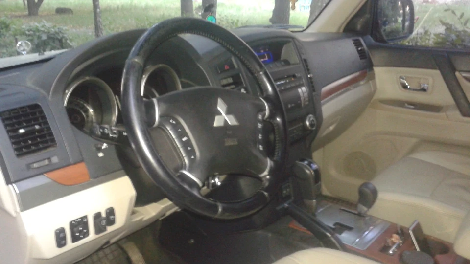 Mitsubishi Pajero 2