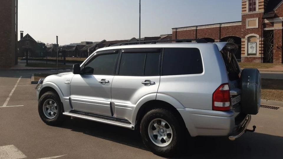 Mitsubishi Pajero 2