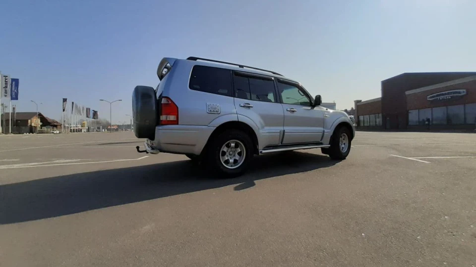 Mitsubishi Pajero 5
