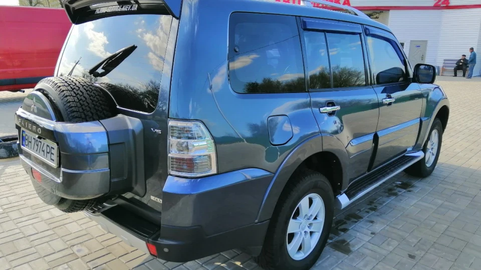 Mitsubishi Pajero 2
