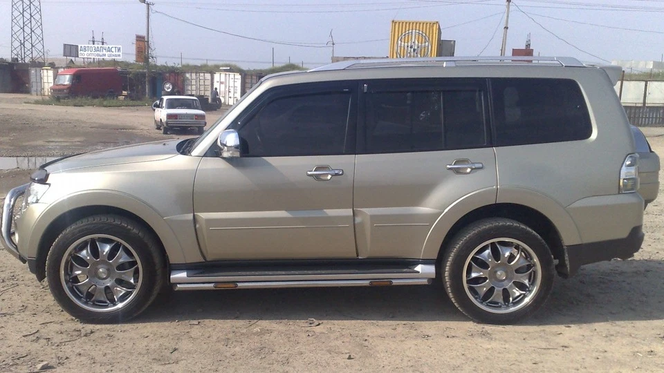 Mitsubishi Pajero 2