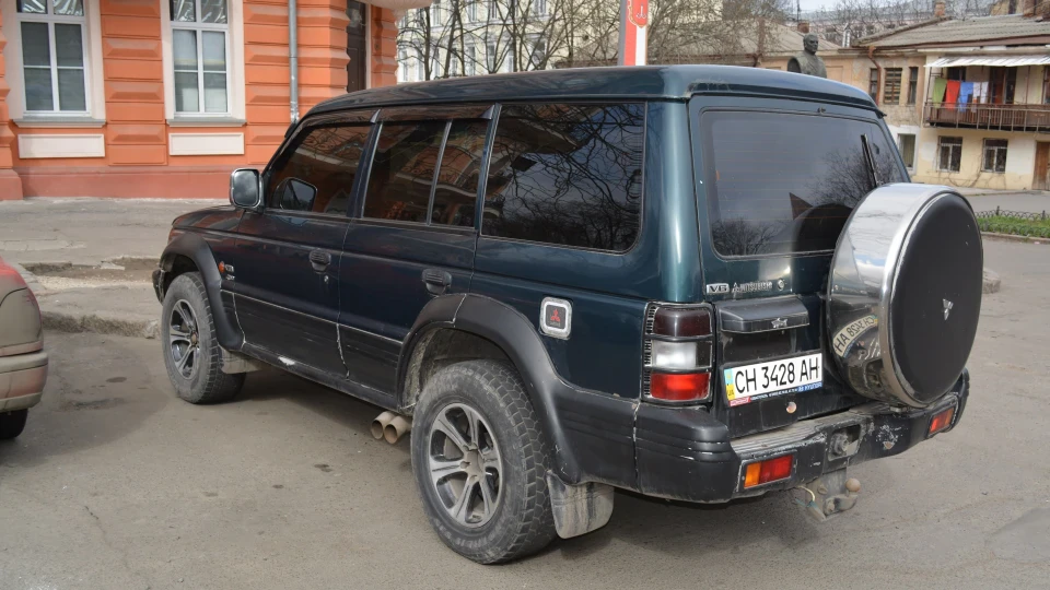 Mitsubishi Pajero 2