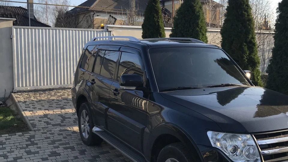 Mitsubishi Pajero 2