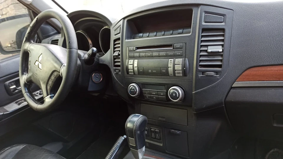Mitsubishi Pajero 2