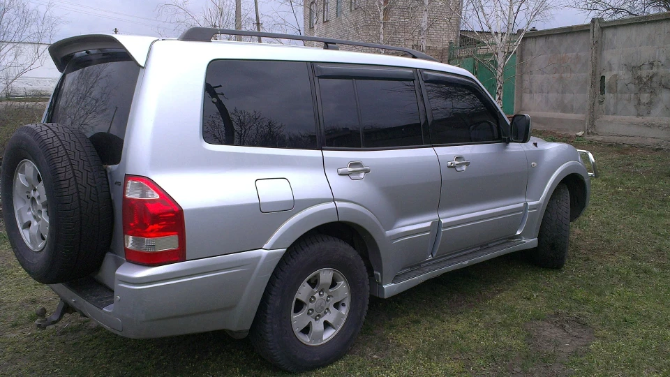 Mitsubishi Pajero 2