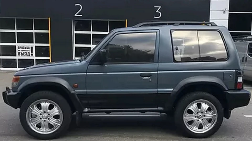 Mitsubishi Pajero 𝓦𝓸𝓵𝓿𝓮𝓻𝓲𝓷𝓮 2