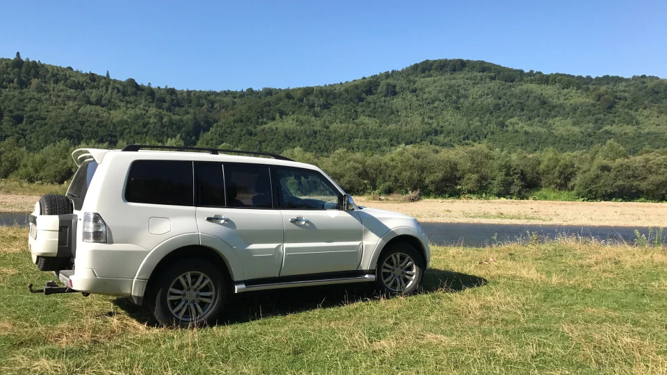 Mitsubishi Pajero 2
