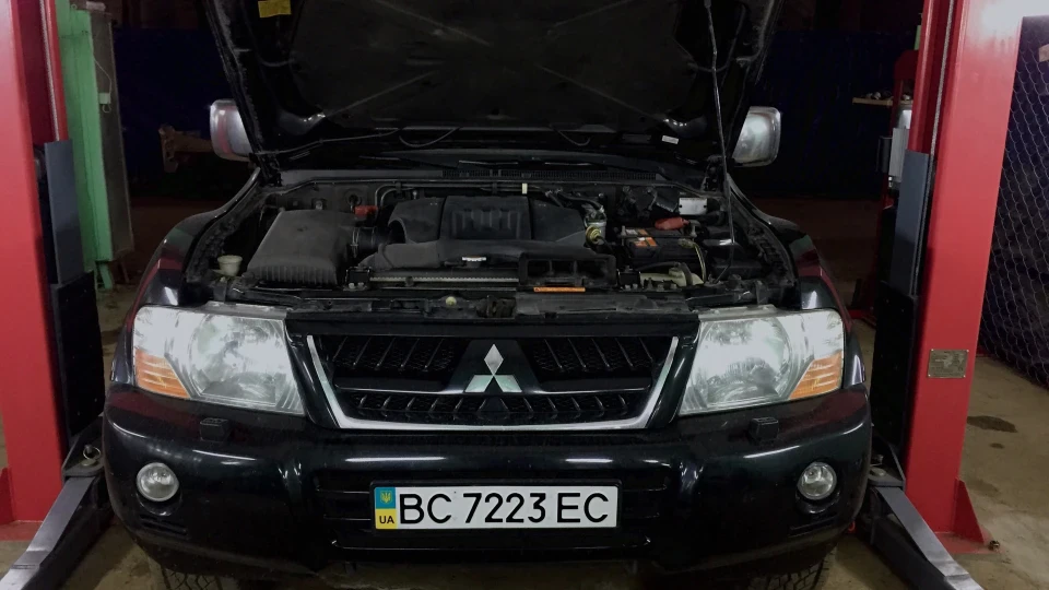 Mitsubishi Pajero 2