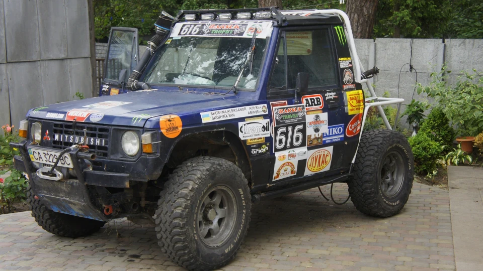 Mitsubishi Pajero 2