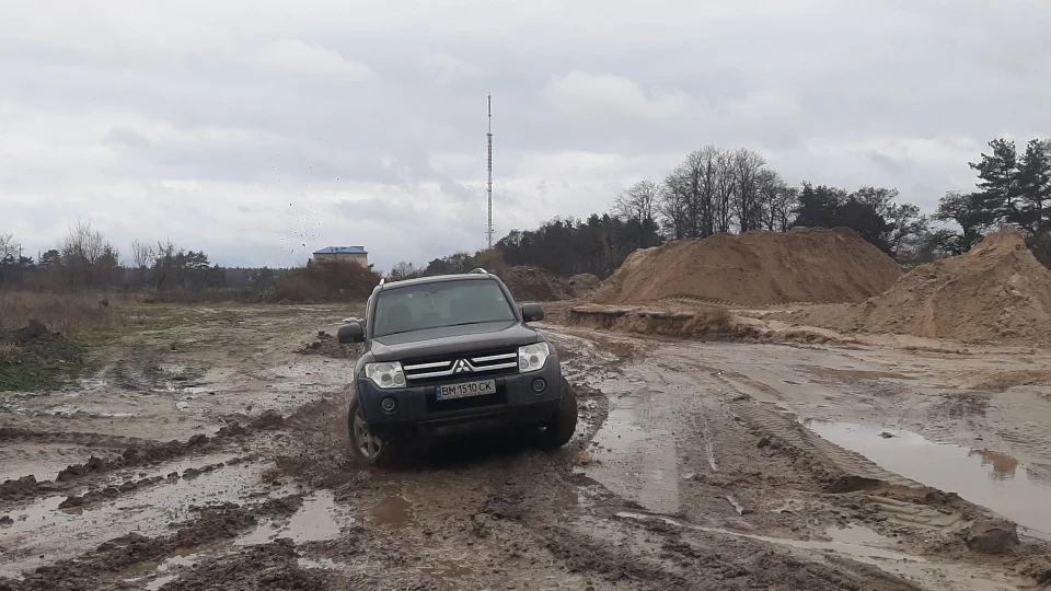 Mitsubishi Pajero 2