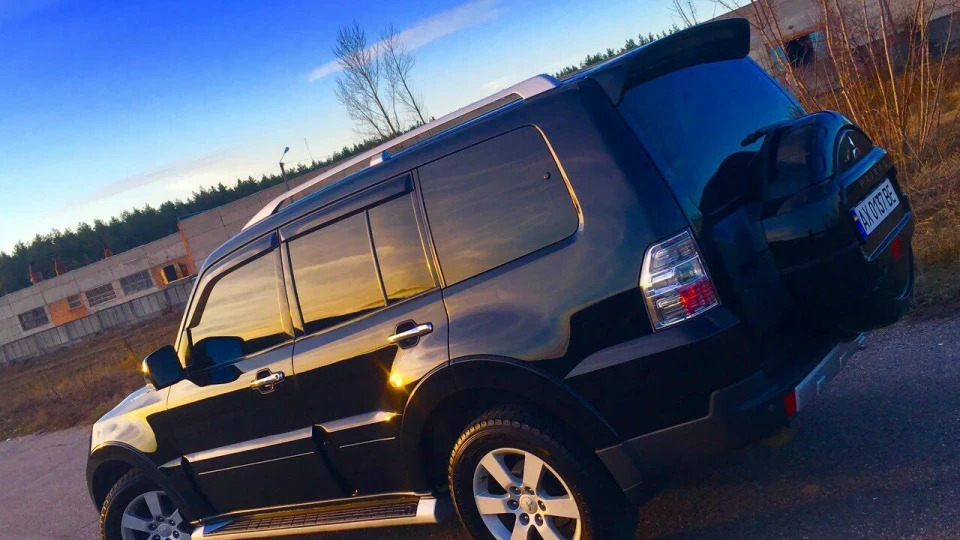 Mitsubishi Pajero 3.0 бензин 4