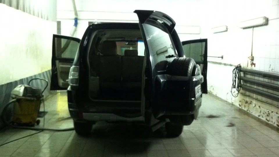Mitsubishi Pajero 3.0 black