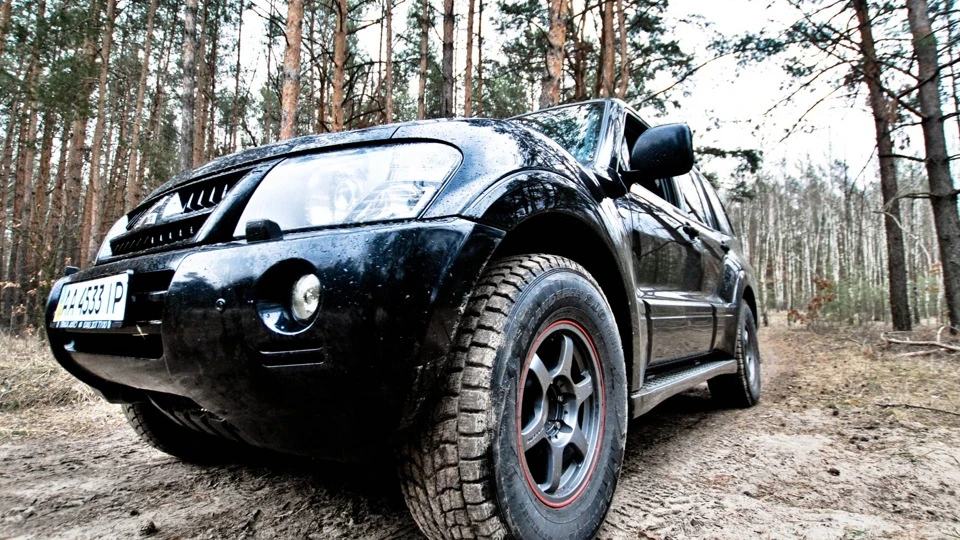Mitsubishi Pajero Adventurer 3