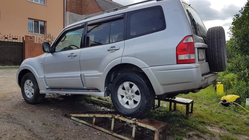 Mitsubishi Pajero Бегемотик 5