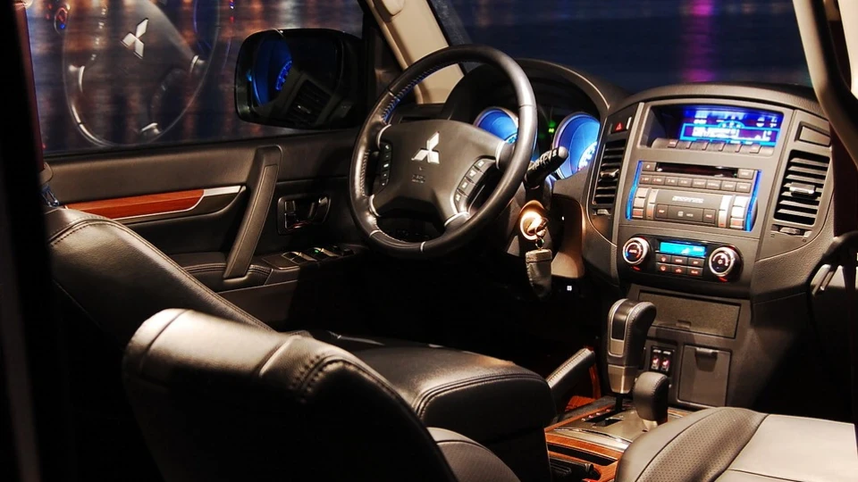 Mitsubishi Pajero Білий хмар ) 2
