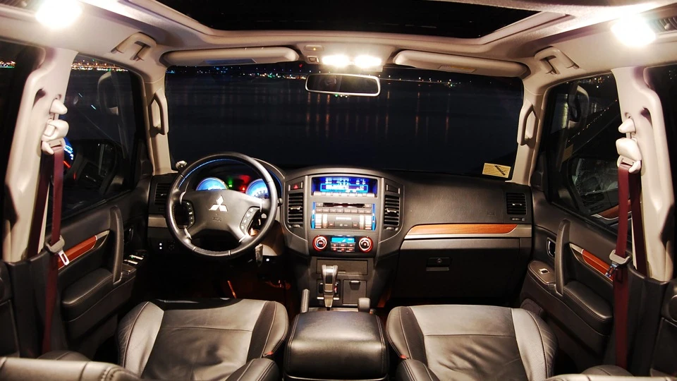 Mitsubishi Pajero Білий хмар ) 3