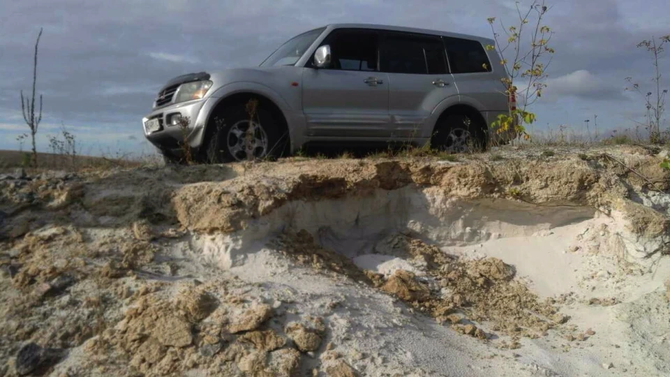 Mitsubishi Pajero Big Size 2