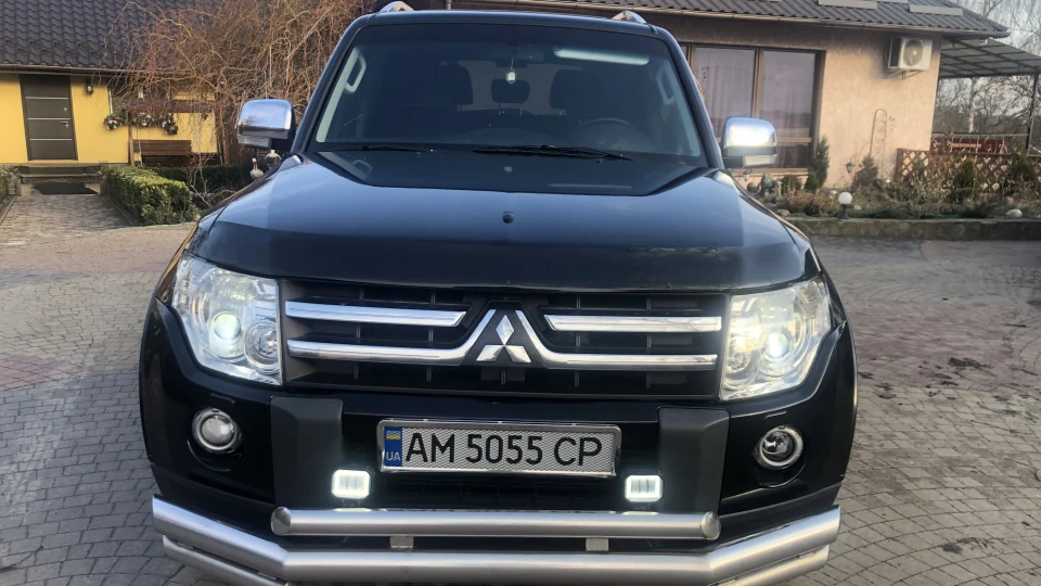 Mitsubishi Pajero Bizon 3