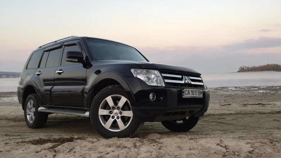 Mitsubishi Pajero Black Agressor 2