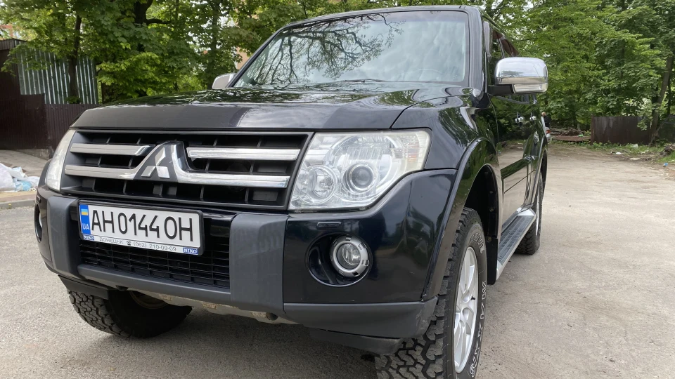 Mitsubishi Pajero BLACK