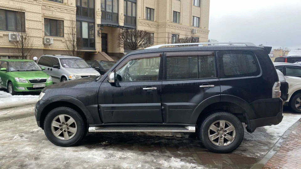 Mitsubishi Pajero BLACK 3