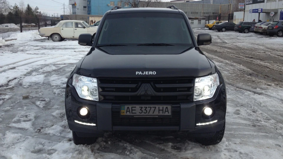 Mitsubishi Pajero чорний 3.0 2