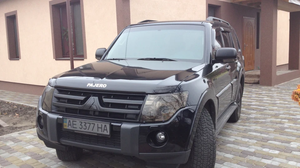 Mitsubishi Pajero чорний 3.0 3