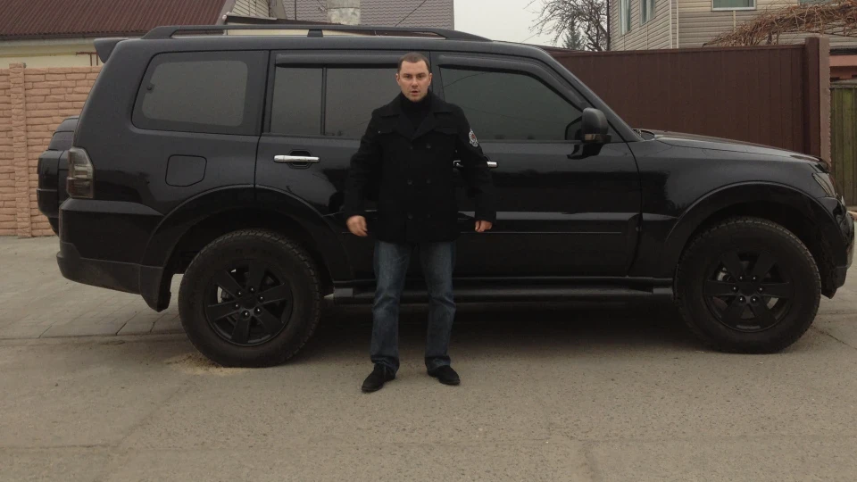 Mitsubishi Pajero чорний 3.0 4