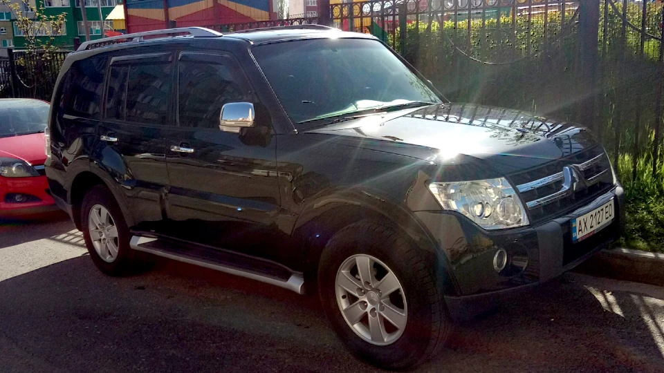 Mitsubishi Pajero Чорна валіза 2
