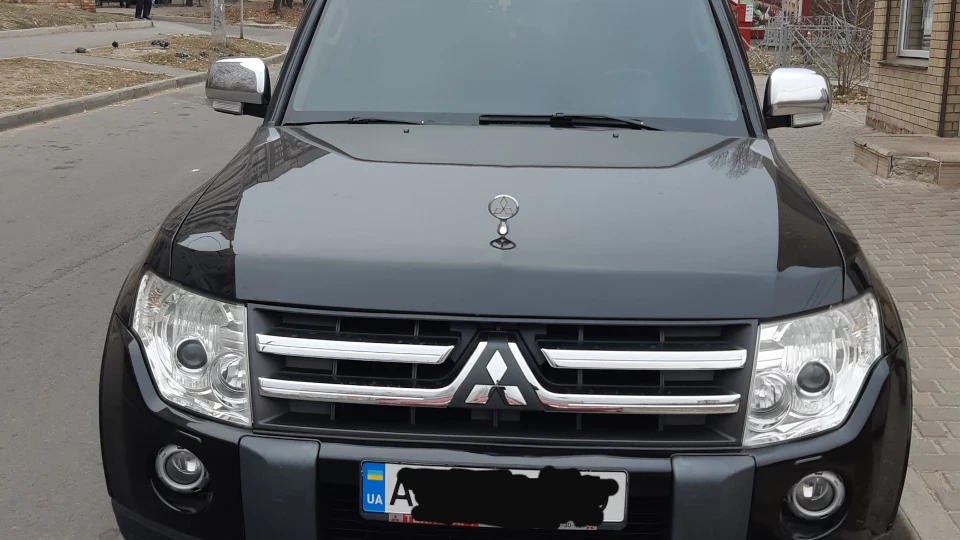 Mitsubishi Pajero Чорна валіза 4