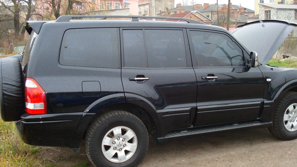Mitsubishi Pajero Чорний трудяга 2