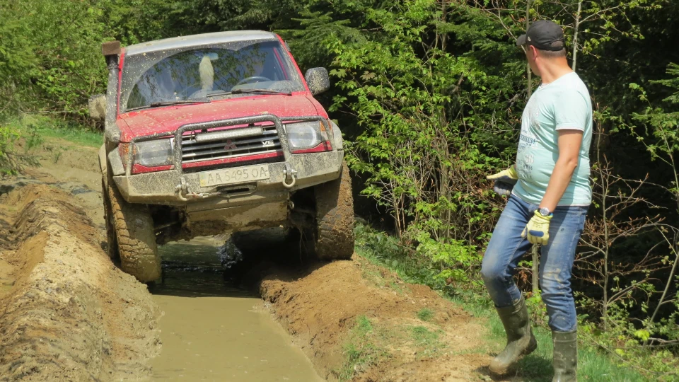 Mitsubishi Pajero "Chili Pepper" 2