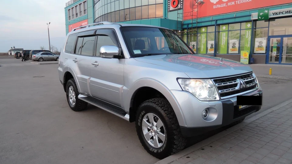 Mitsubishi Pajero ідеал начальника колгоспу 2