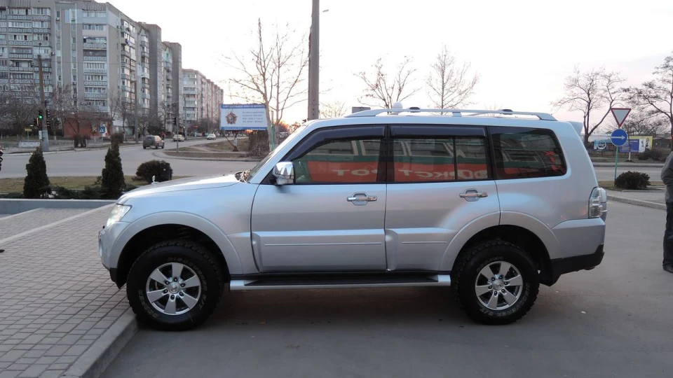 Mitsubishi Pajero ідеал начальника колгоспу 4