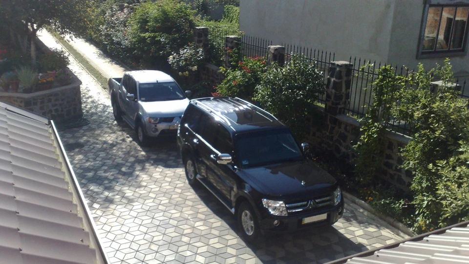 Mitsubishi Pajero IV 3.0 4