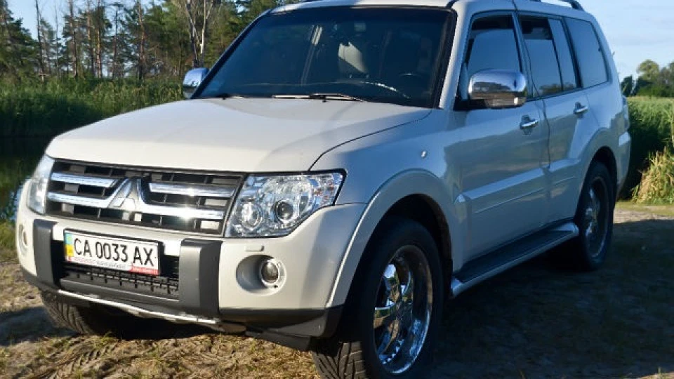 Mitsubishi Pajero не зовсім білий))перламу 2