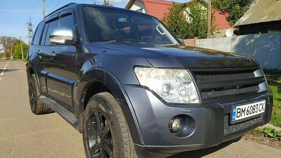 Mitsubishi Pajero сірий БЧД 3