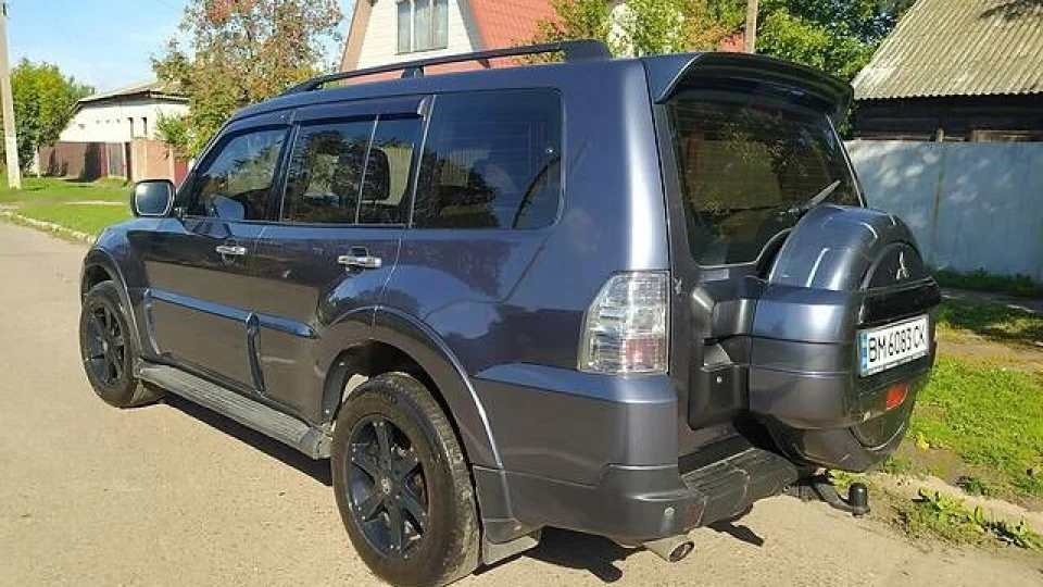 Mitsubishi Pajero сірий БЧД 4