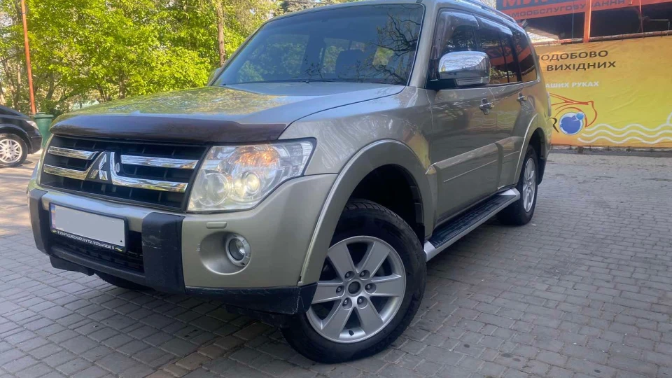 Mitsubishi Pajero Табурет 2