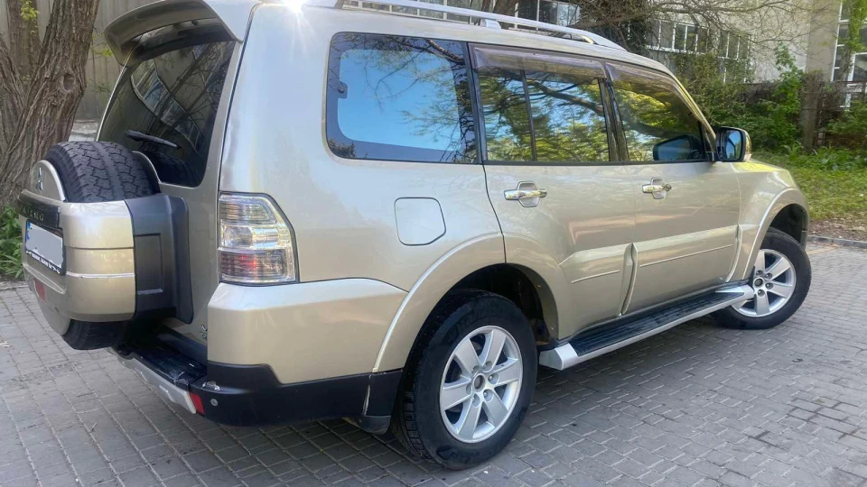 Mitsubishi Pajero Табурет 3