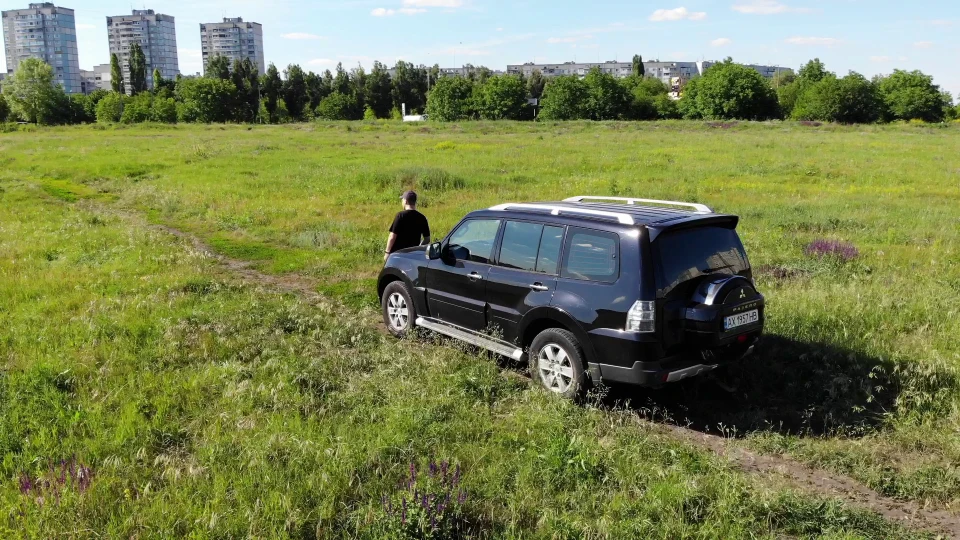 Mitsubishi Pajero Темний мандрівник