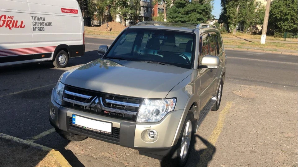 Mitsubishi Pajero Тракторець