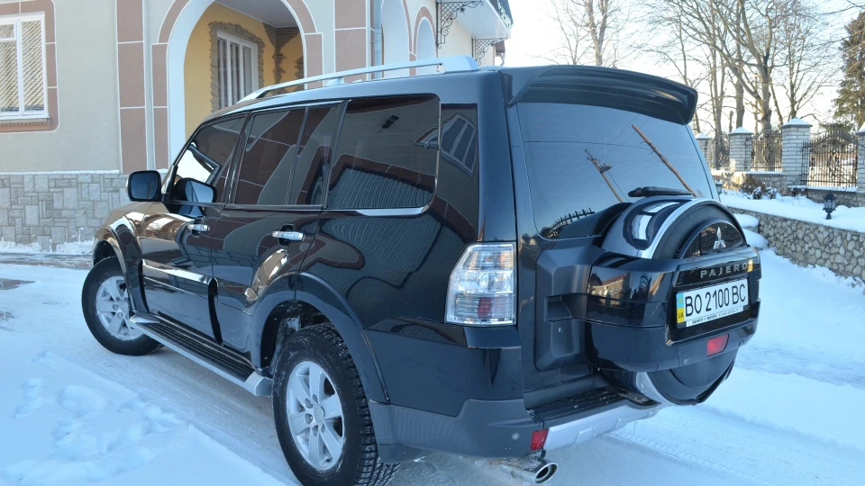Mitsubishi Pajero V6