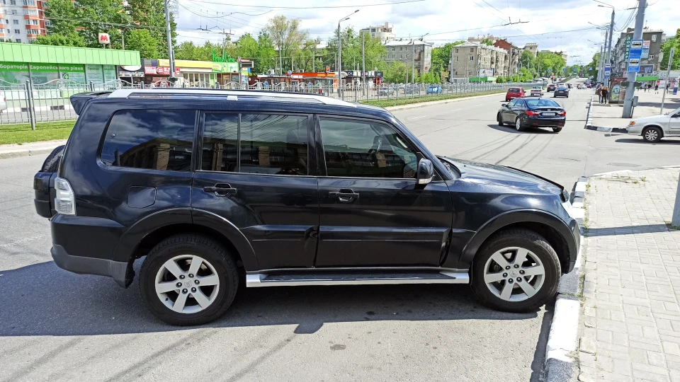 Mitsubishi Pajero Wagon 3.2D Чорний Мамонт 2