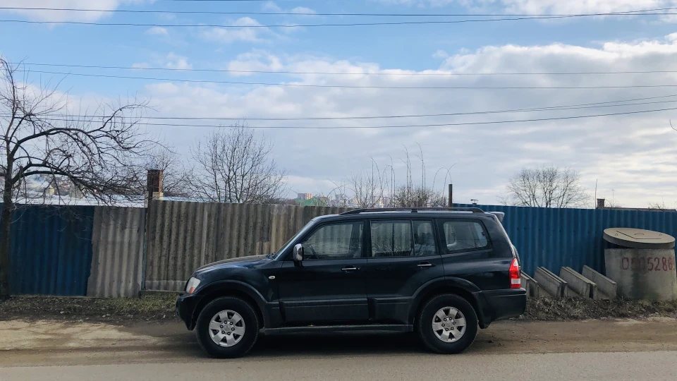 Mitsubishi Pajero Wagon III 3