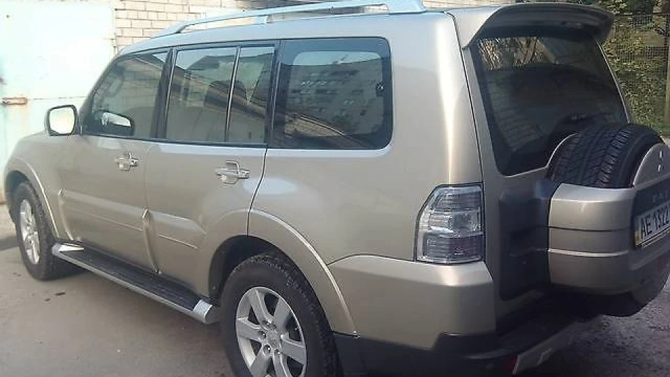 Mitsubishi Pajero WAGON 2