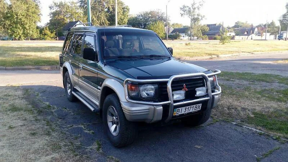 Mitsubishi Pajero Зелений дракончик 2.5td 3