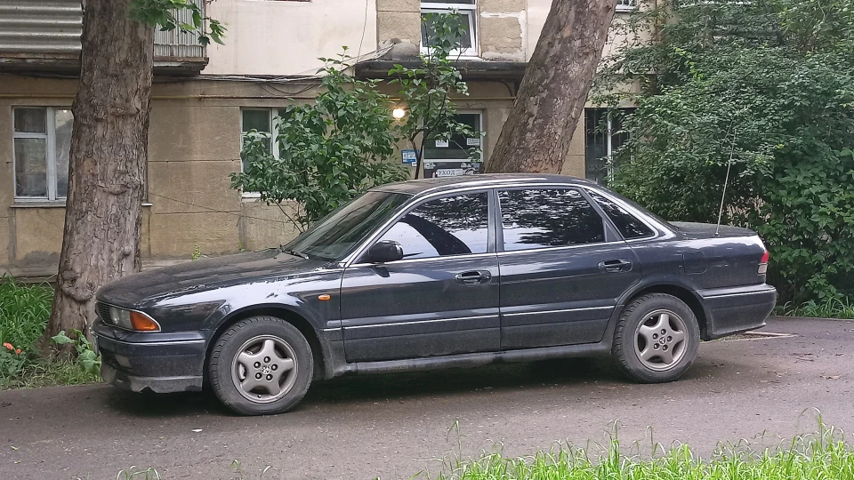 Mitsubishi Sigma 2