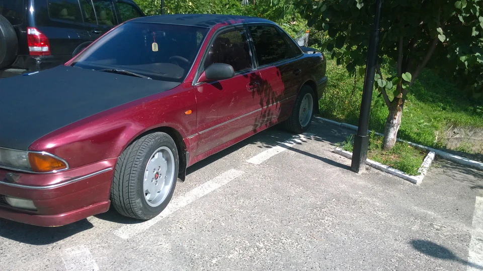 Mitsubishi Sigma вишневий, 3.0, механіка 3