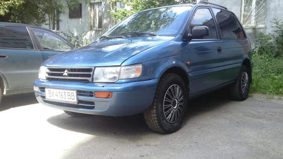 Mitsubishi Space Runner 2